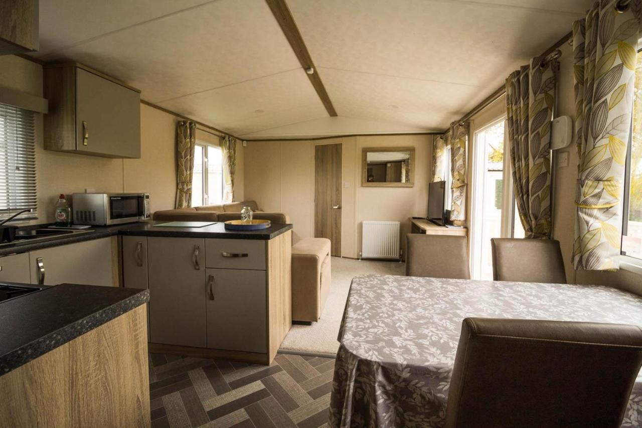 Beautiful 8 Berth Caravan At Heacham Beach In Norfolk Ref 21056C Hotel Exterior photo