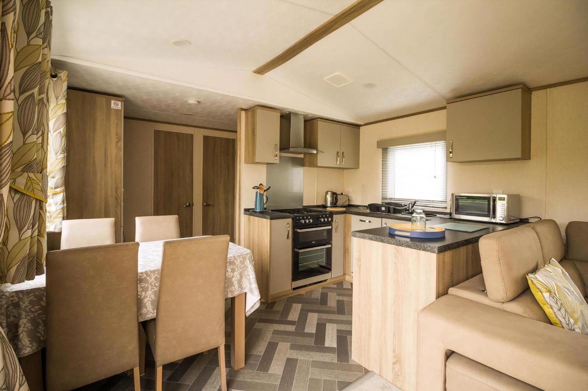 Beautiful 8 Berth Caravan At Heacham Beach In Norfolk Ref 21056C Hotel Exterior photo